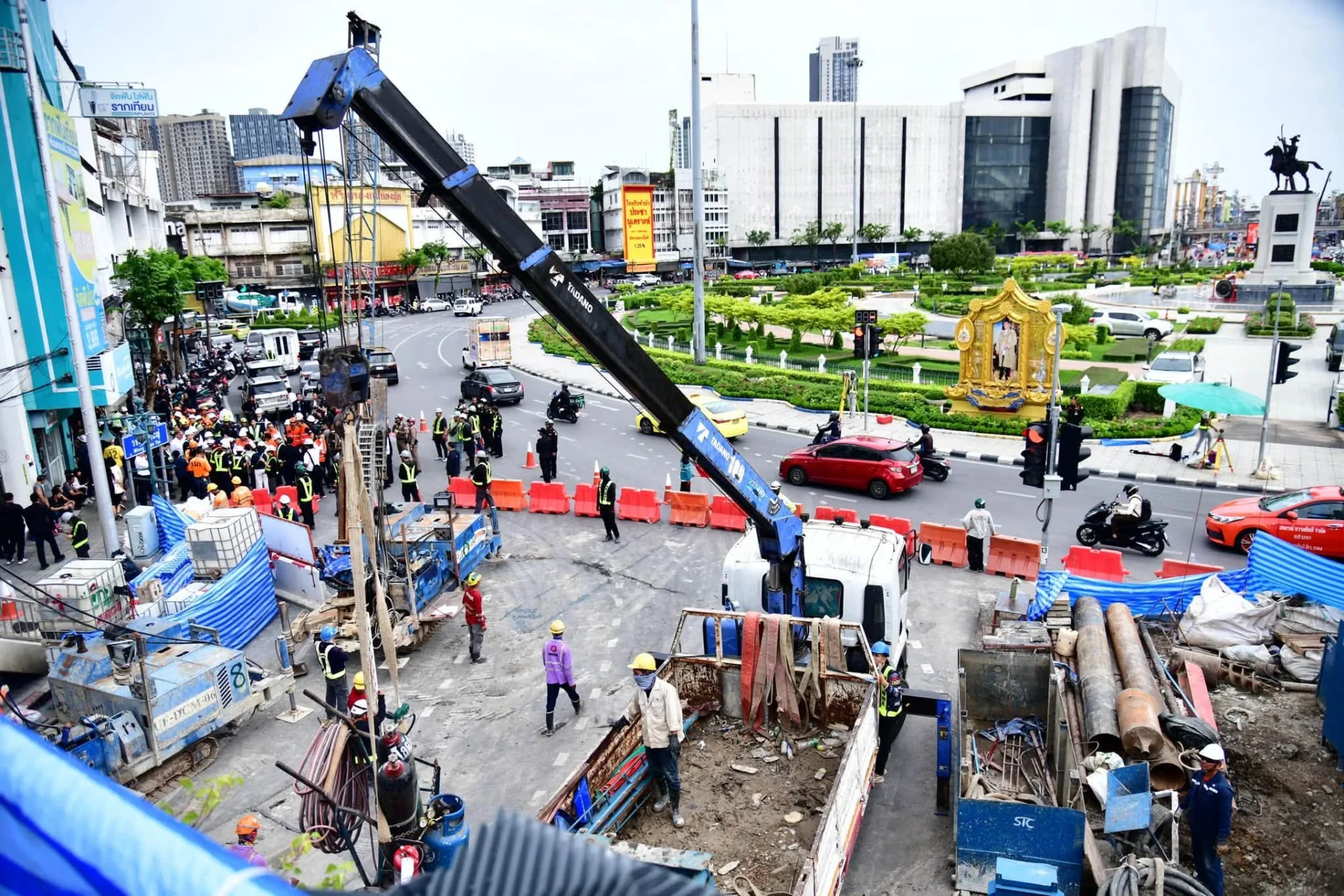 อพยพด่วน! ชาวบ้านประชาธิปกหนีตึกร้าว