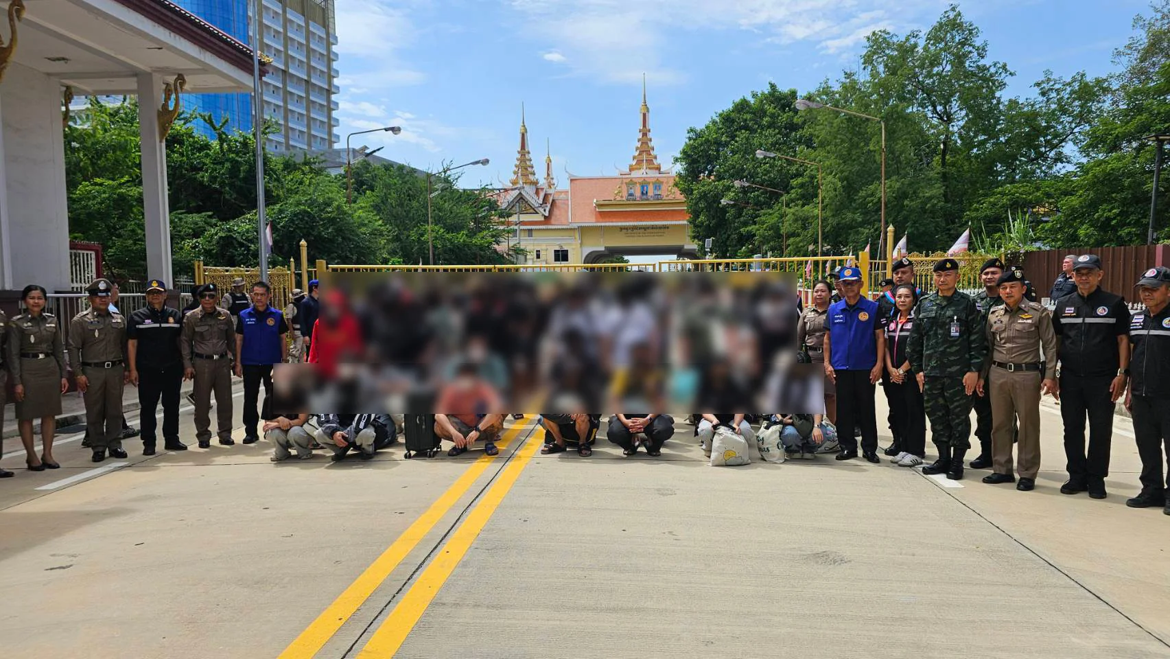 ทบ. ลงพื้นที่สระแก้ว รับ 79 คนไทยพ้นคุกกัมพูชา หลังถูกกวาดล้างแก๊งสแกมเมอร์