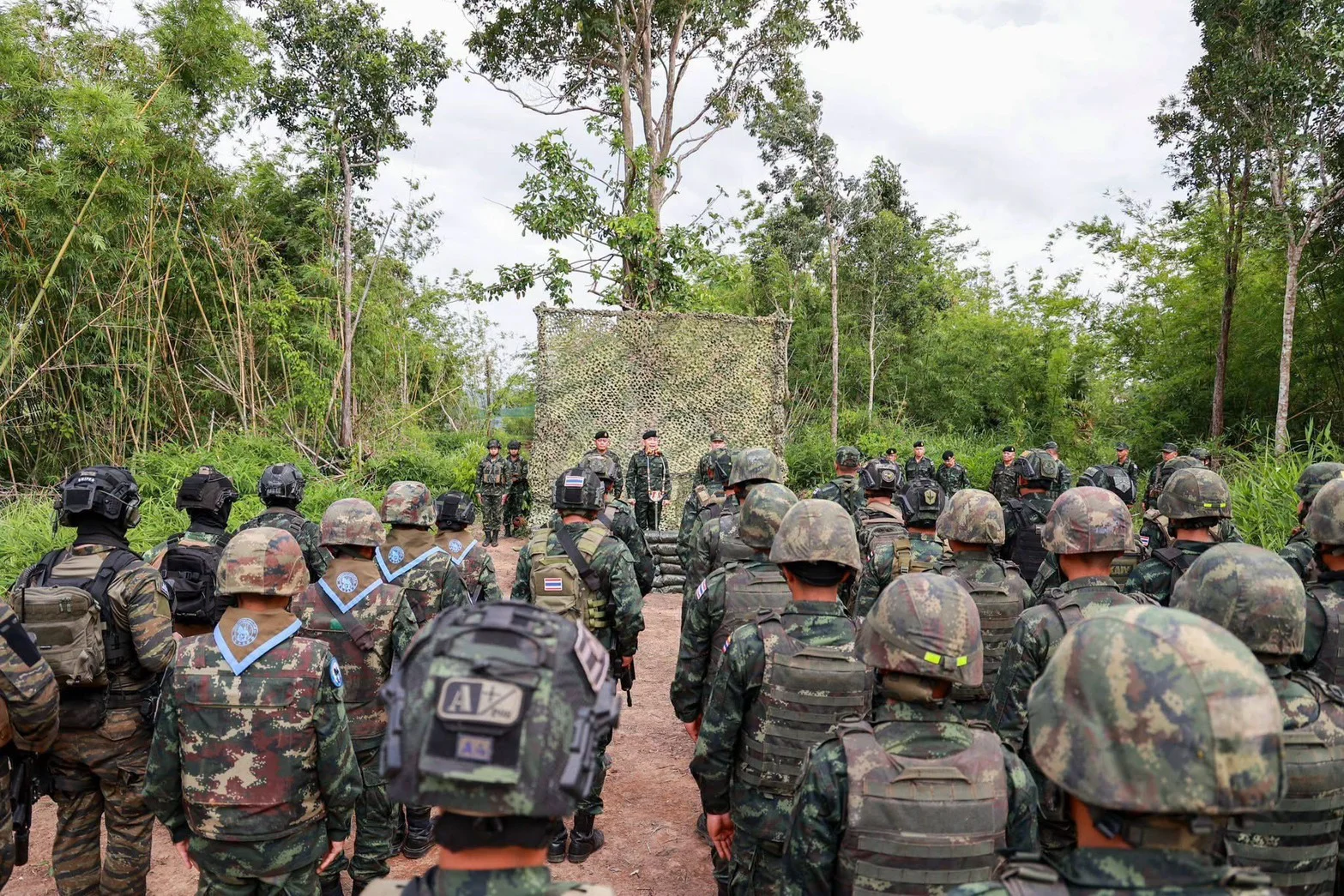  ปลัดกลาโหม ลุยตรวจอุบลฯ เยี่ยมกองบิน 21 พร้อมขึ้นเนิน 741 ช่องบก-ช่องอานม้า