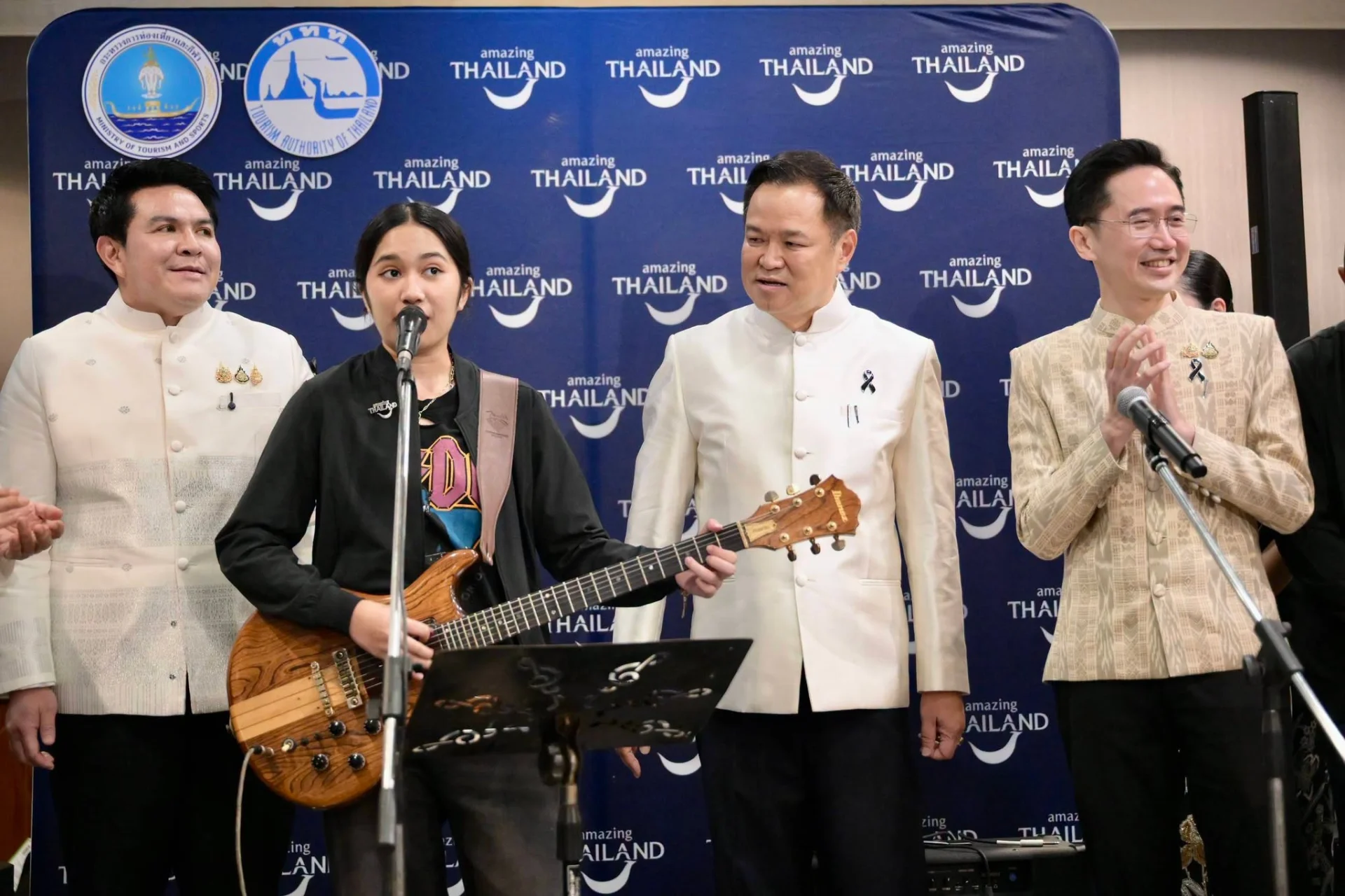 "อนุทิน" นำทีมร้อง"ซมซาน"รับ"เนเน่"