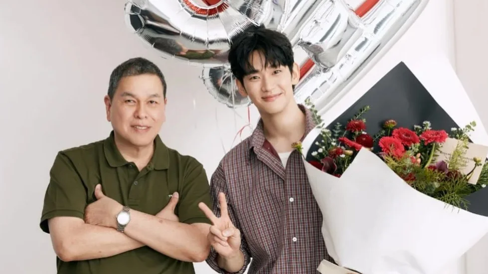 คิมซูฮยอน กลับมาแล้ว! ปล่อยภาพเซตใหม่ทำแฟนคลับใจฟู พร้อมเคลียร์ชัดข่าวลือ AI
