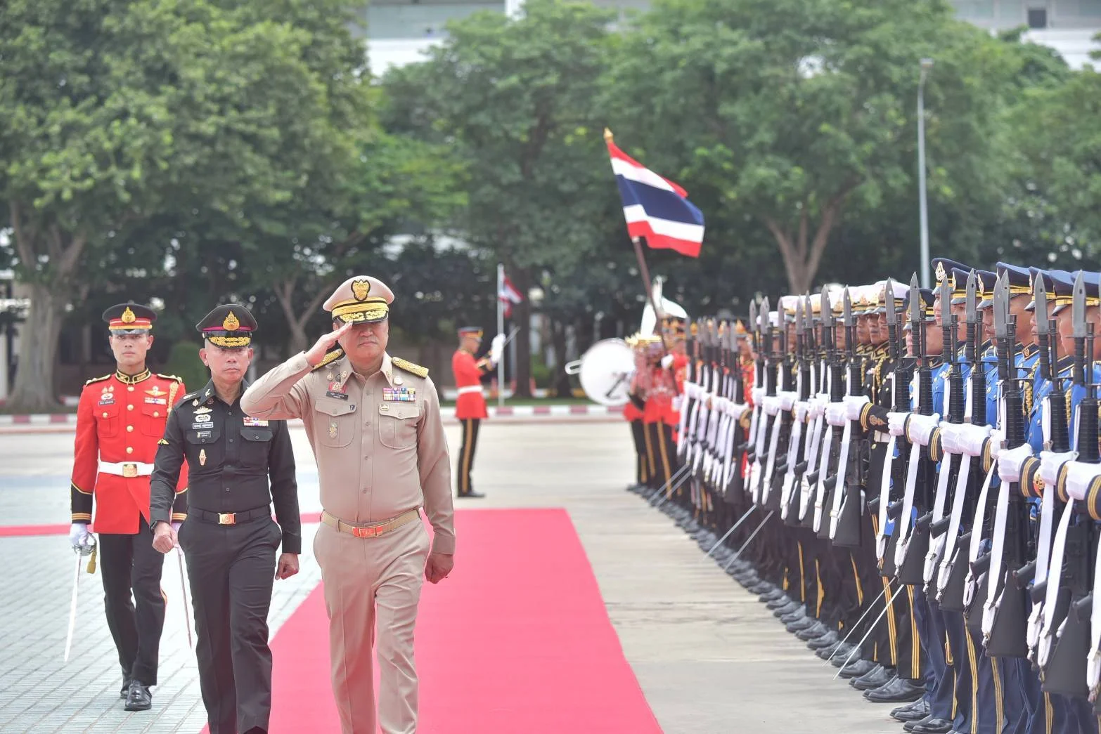 "อนุทิน"ตรวจเยี่ยมกองทัพไทย