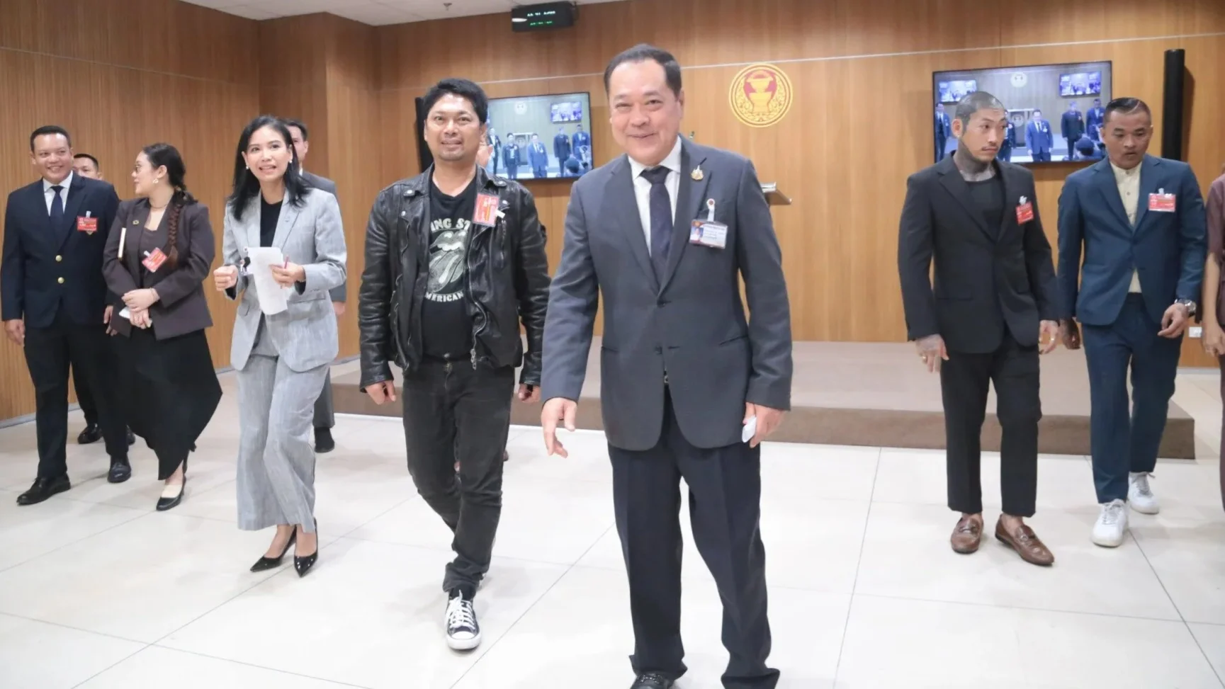 เสก โลโซ - แอล โอรส บุกสภา!