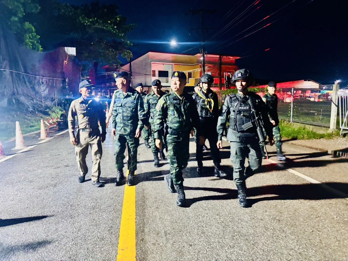 ผนึกทหาร–ตำรวจ–อส.–ชรบ. ดูแลนราธิวาส เสธ.ทบ. ย้ำปฏิบัติหน้าที่ไม่ประมาท