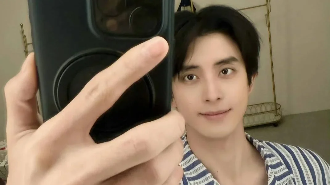 ส่องประวัติ "อ๋าวรุ่ยเผิง" กับ วีรกรรมสุดรั่ว  หกสูงโชว์ดื่มน้ำอัดลม