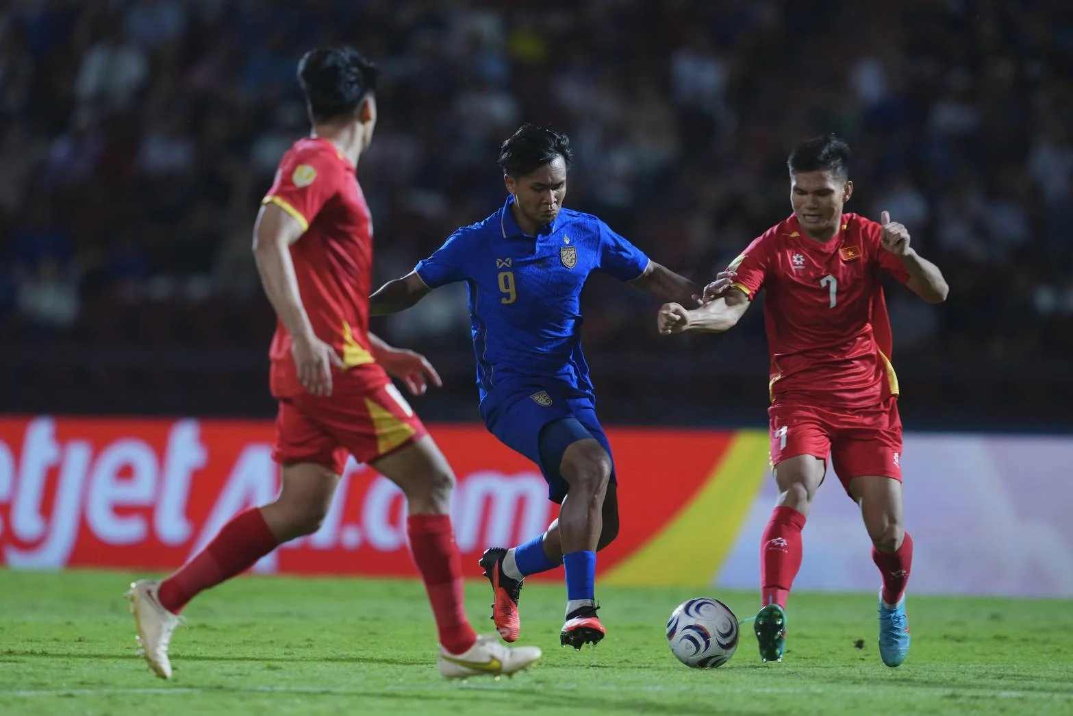 ฟุตบอลชายทีมชาติไทย พ่าย เวียดนาม 0-2