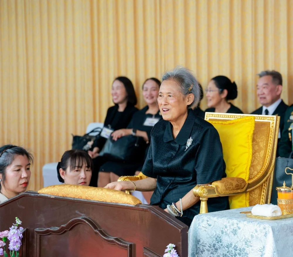 กรมสมเด็จพระเทพรัตนราชสุดา ฯ สยามบรมราชกุมารี เสด็จพระราชดําเนินทรงปฏิบัติพระราชกรณียกิจเปิดอาคารศรีสิรินธร ณ โรงเรียนเฉลิมพระเกียรติสมเด็จพระศรีนครินทร์ ภูเก็ต