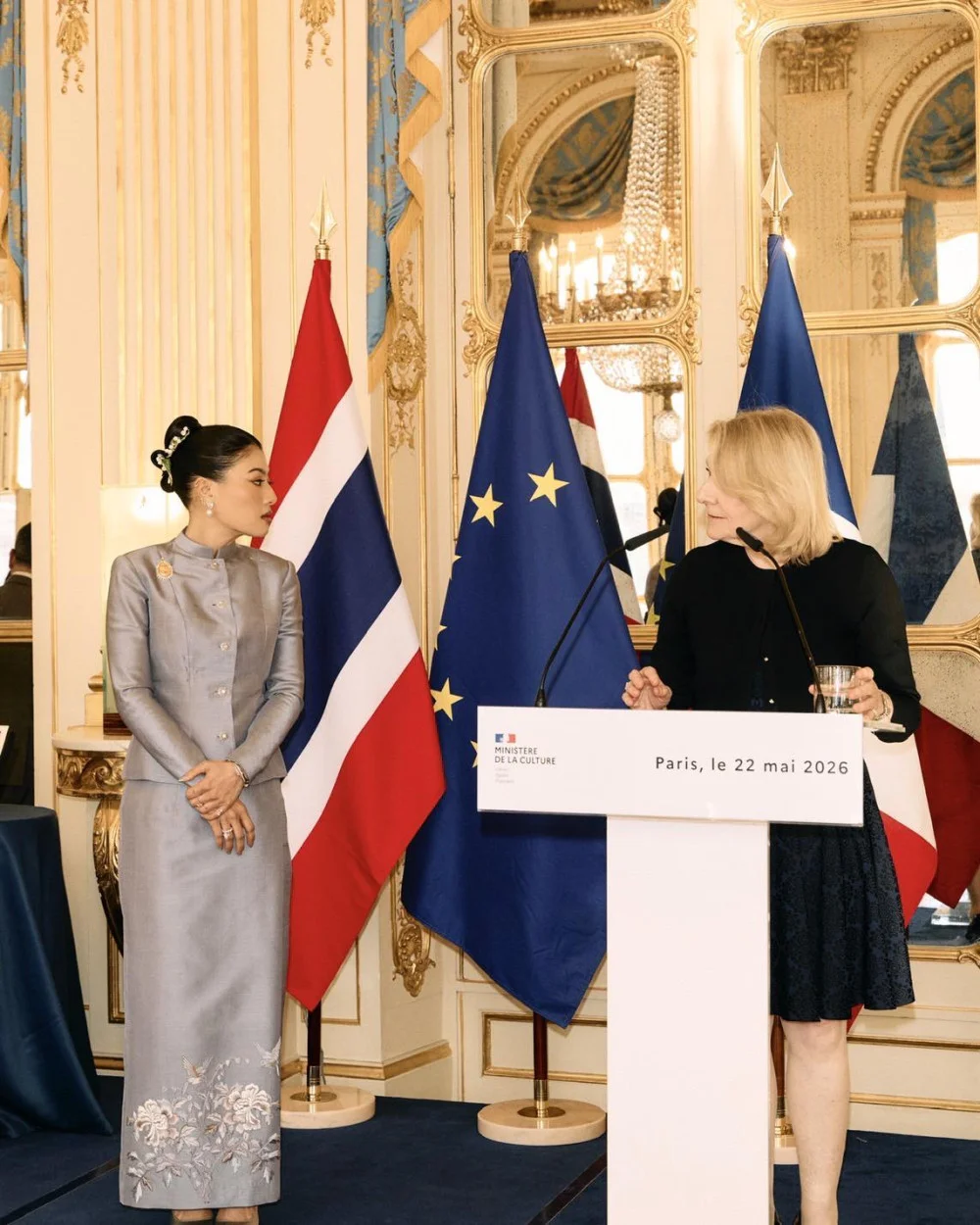 สมเด็จพระเจ้าลูกเธอ เจ้าฟ้าสิริวัณณวรี นารีรัตนราชกัญญา พระราชทานพระอนุญาตให้สาธารณรัฐฝรั่งเศสทูลเกล้าฯ ถวายเครื่องอิสริยาภรณ์