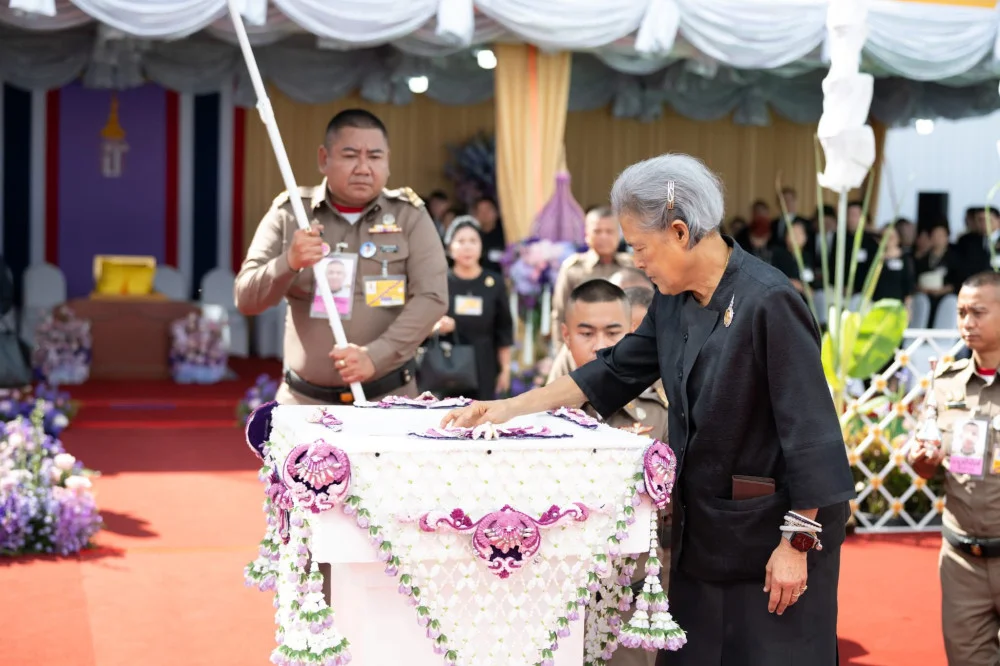๑๕ พฤษภาคม ๒๕๖๙ สมเด็จพระเทพรัตนราชสุดาฯ เสด็จพระราชดําเนินไปยังคณะแพทยศาสตร์โรงพยาบาลรามาธิบดี