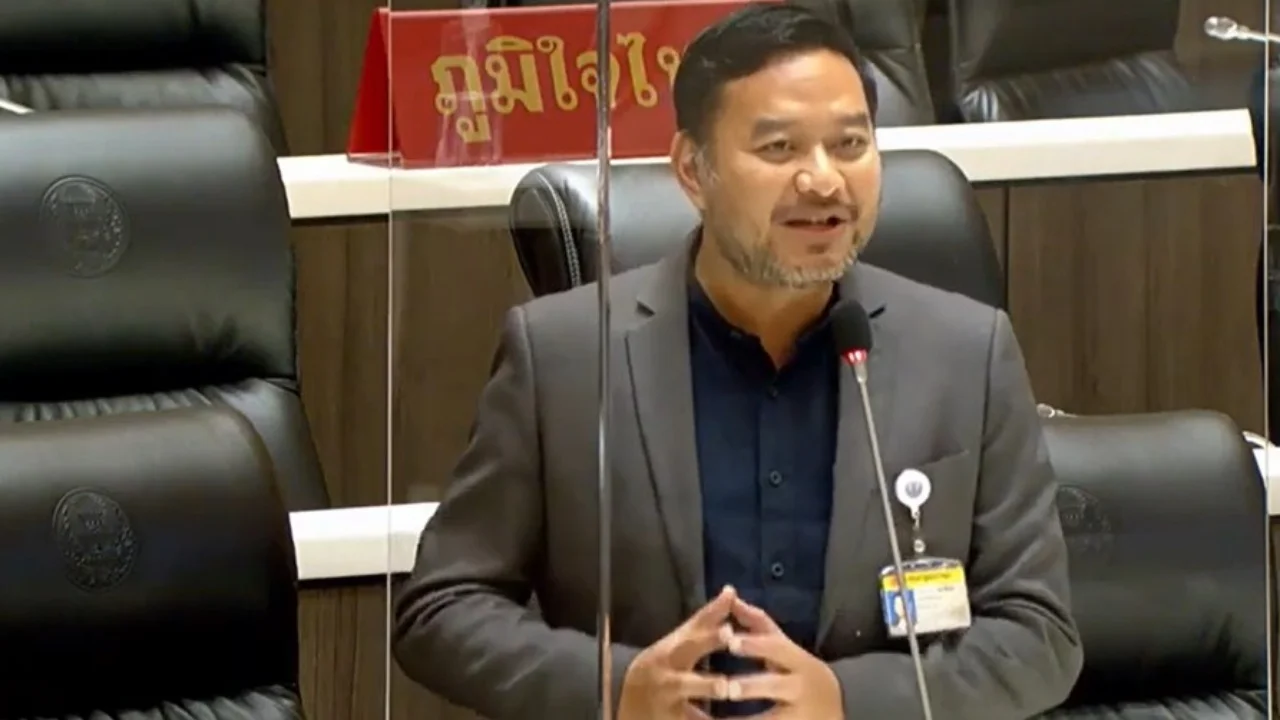 เปิดประวัติ "หมอเอก" โฆษกรัฐบาลคนใหม่