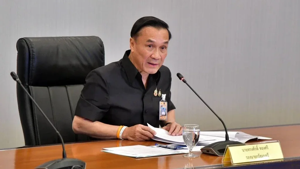 "ทรงศักดิ์" ปัดข่าวพรรคกล้าธรรมร่วมรัฐบาล - ยันย้าย "ยุทธนา" ไม่เกี่ยวคดีฮั้ว สว.