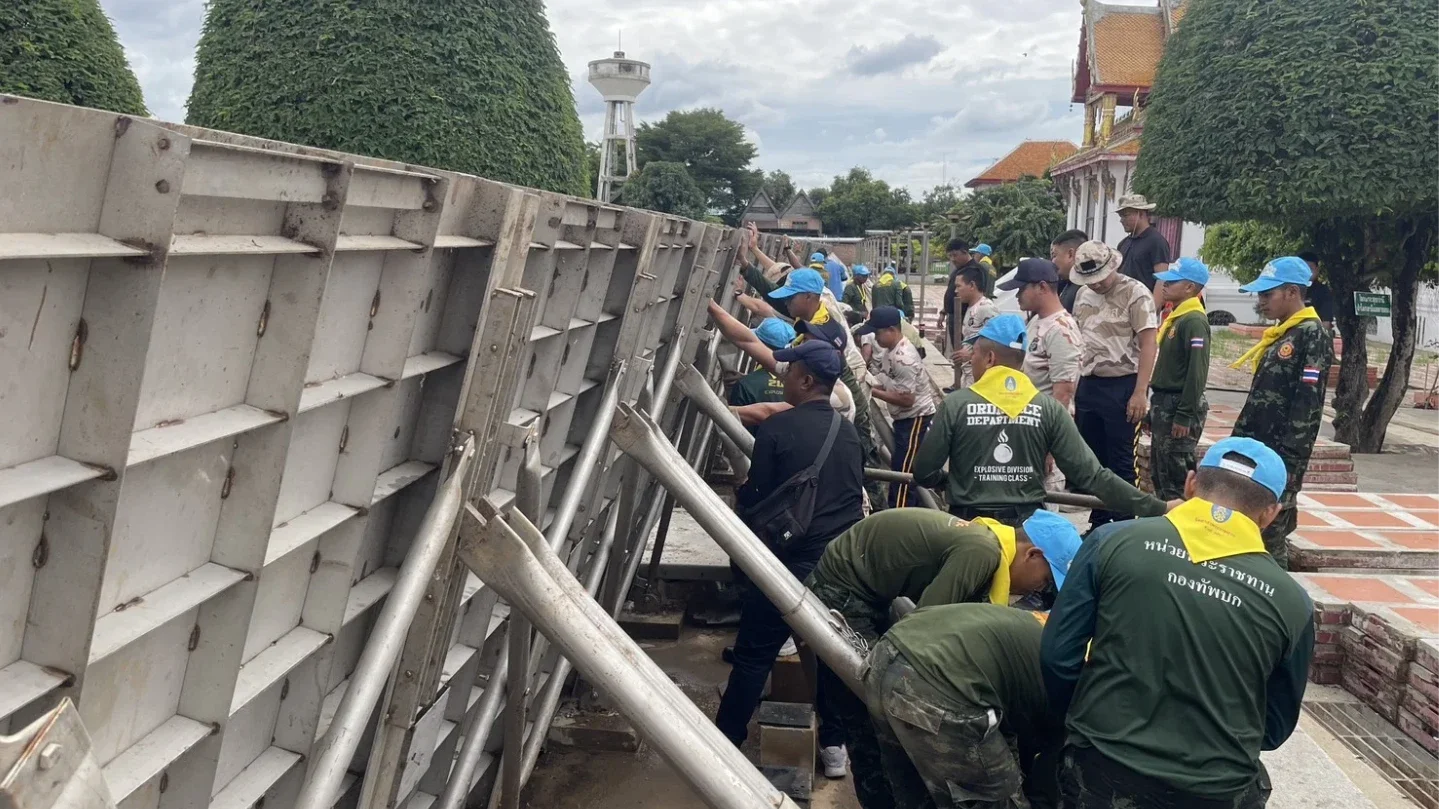 ทบ. ลงพื้นที่ช่วยเหลือประชาชนรับมือฝนตกหนักและระดับน้ำที่เพิ่มสูง