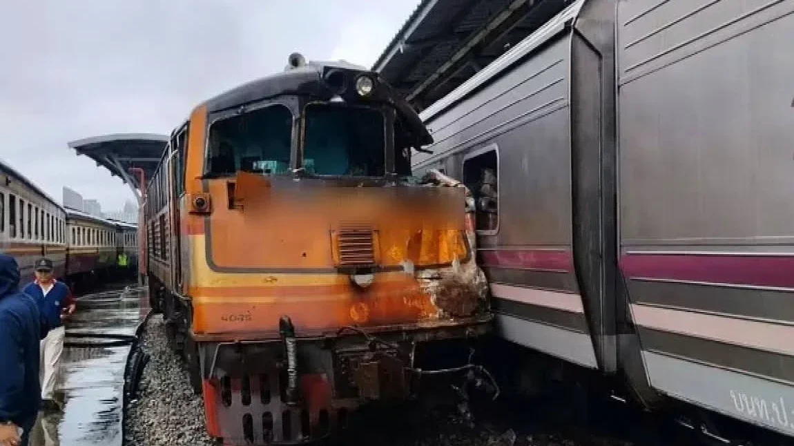 รถไฟชนกัน
