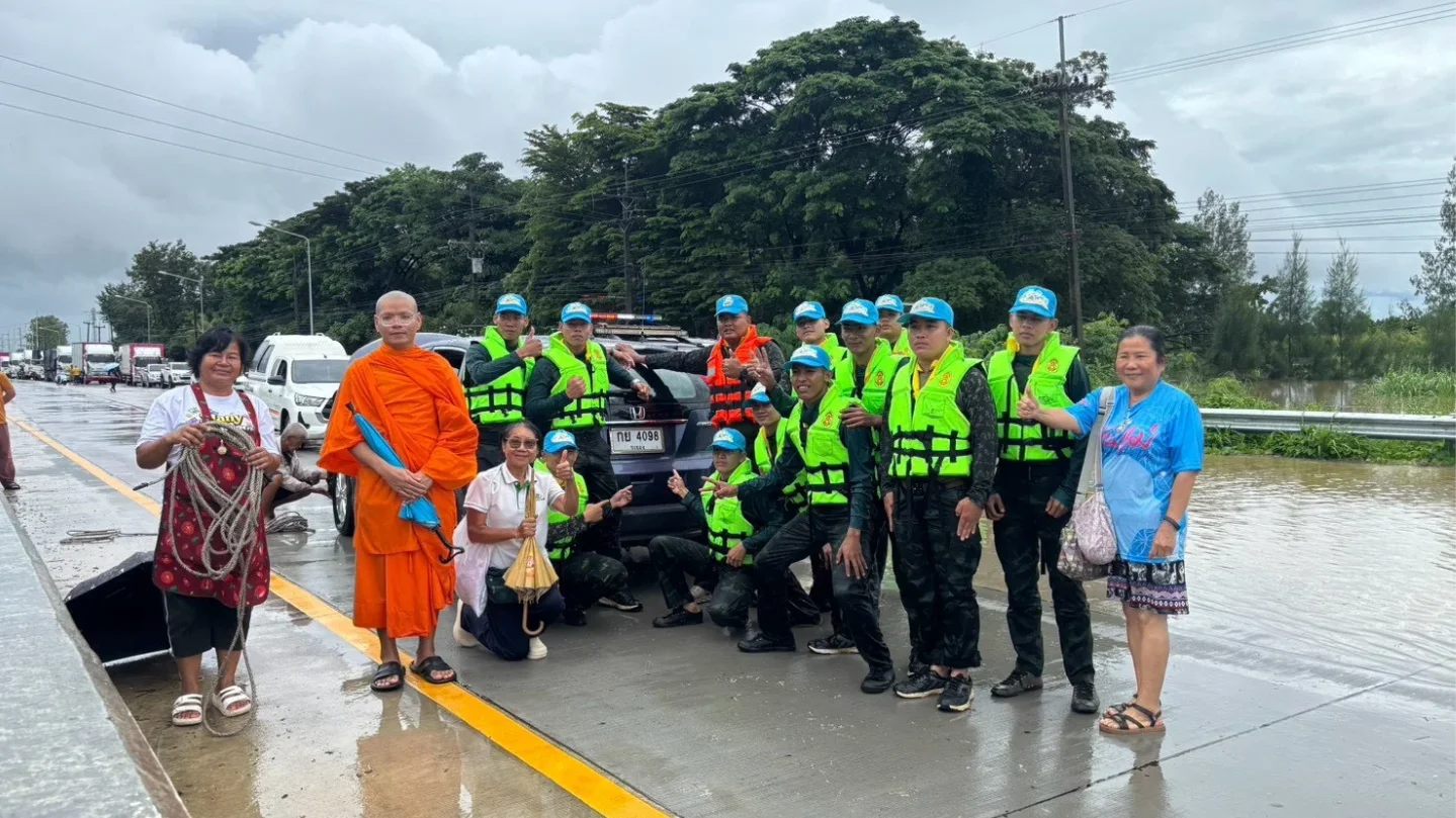 ทหารเร่งช่วยผู้ประสบภัยน้ำท่วม ขนย้ายสิ่งของ-อพยพกลุ่มเปราะบางหลายพื้นที่