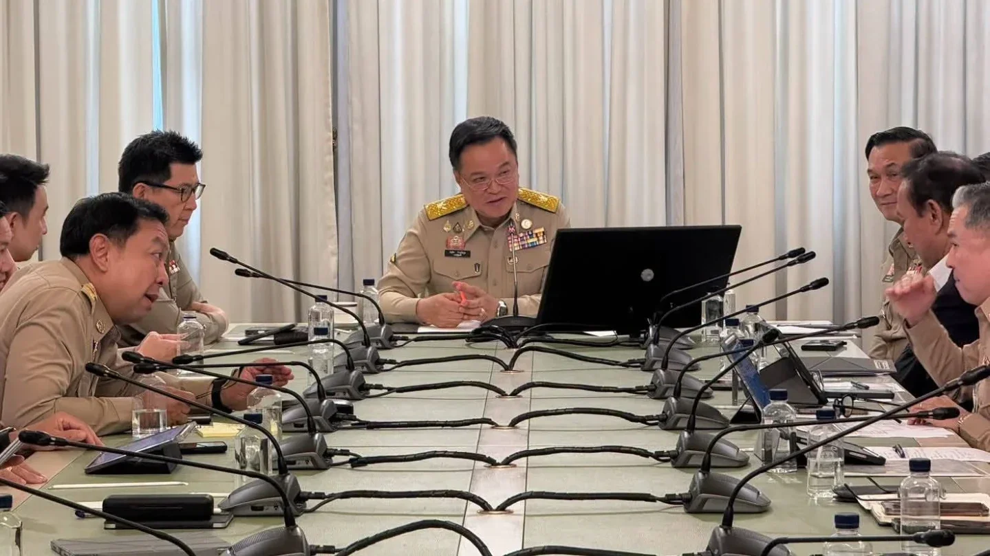 นายกฯ เรียกประชุมด่วนแก้น้ำท่วม กทม. 