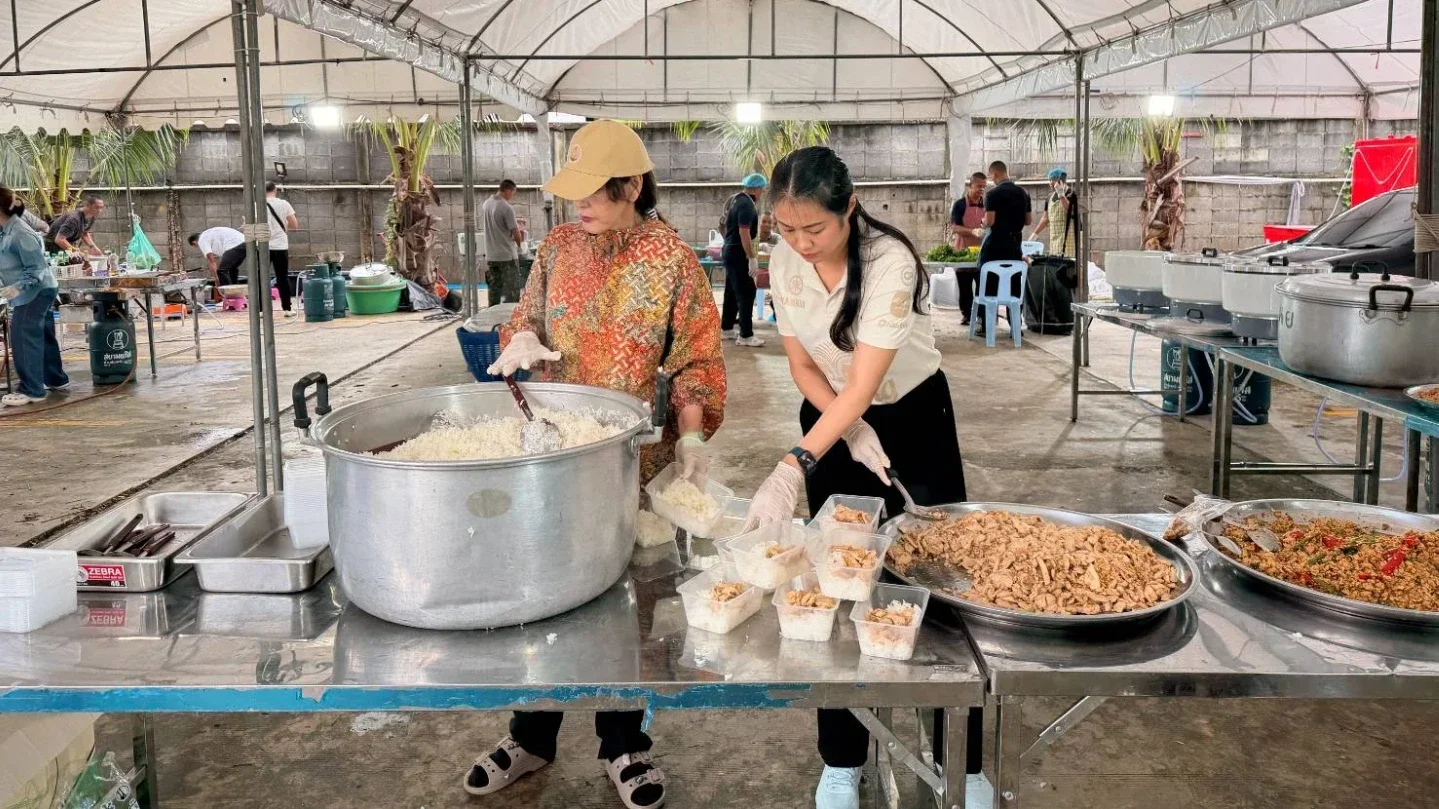 “เจเศรษฐ์” เปิดบ้านทำโรงครัวสนับสนุน ส่งต่อผู้ประสบภัย ทุกกล่องฮาลาล ทานได้ทุกคน