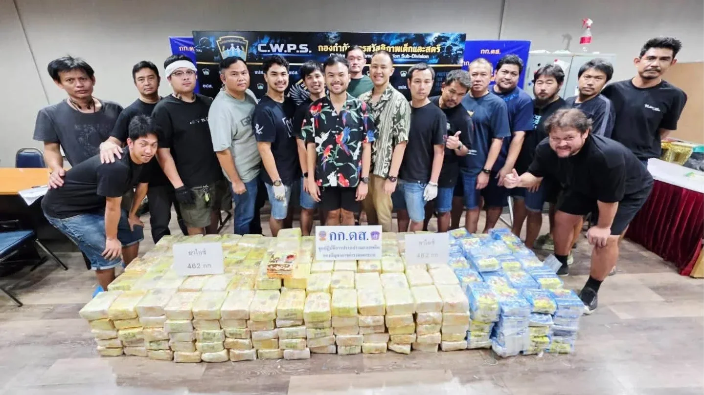 รวบ 2 เครือข่ายค้ายาบางบัวทอง ซุกไอซ์เต็มรถตู้ 462 กก. มูลค่า 150 ล้านบาท