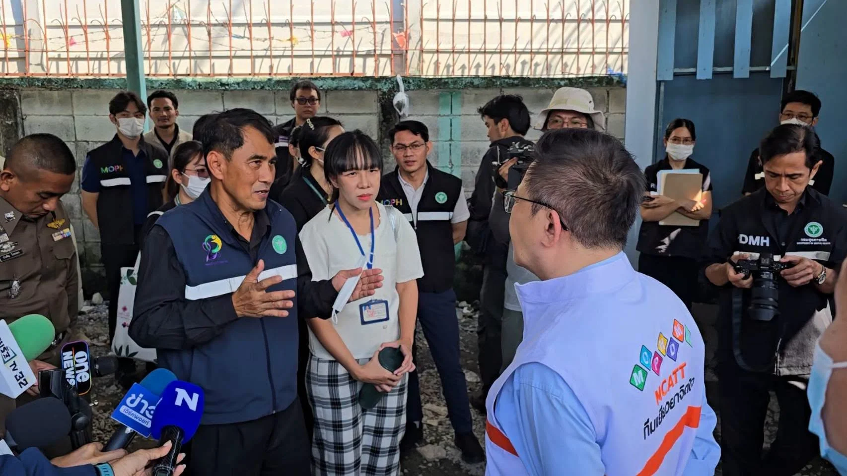 บุกช่วย 81 ชีวิต! ศูนย์ดูแลผู้สูงอายุเถื่อน ทารุณคนแก่ ร้องไห้โฮเมื่อเห็นเจ้าหน้าที่