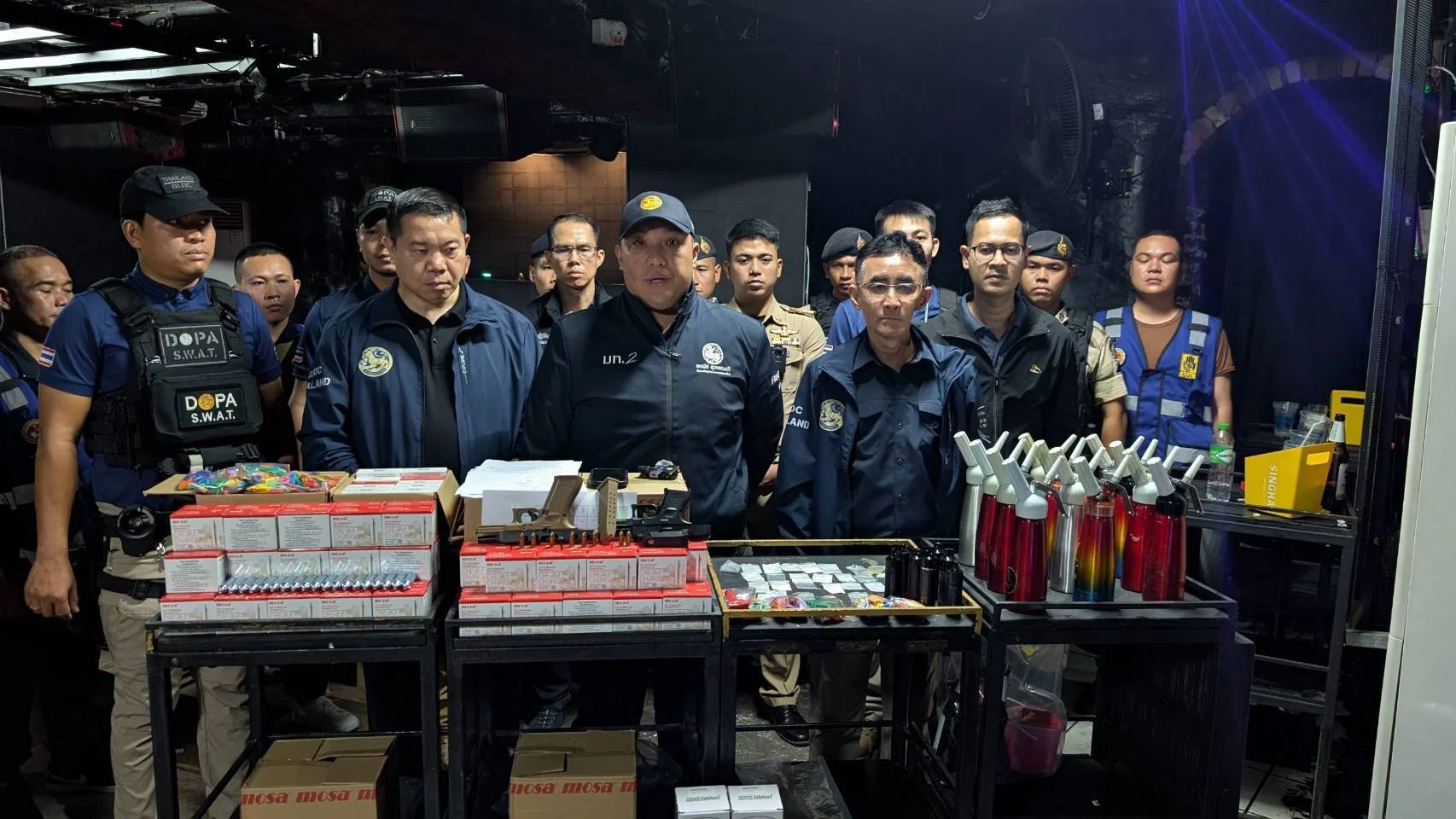 "พลพีร์" นำทีม บุก “OK Bar ข้าวสาร” พบเยาวชนกว่า 30 คน ต่ำสุด 15 ปี –ยาเสพติด–อาวุธปืน สั่งปิดทันที