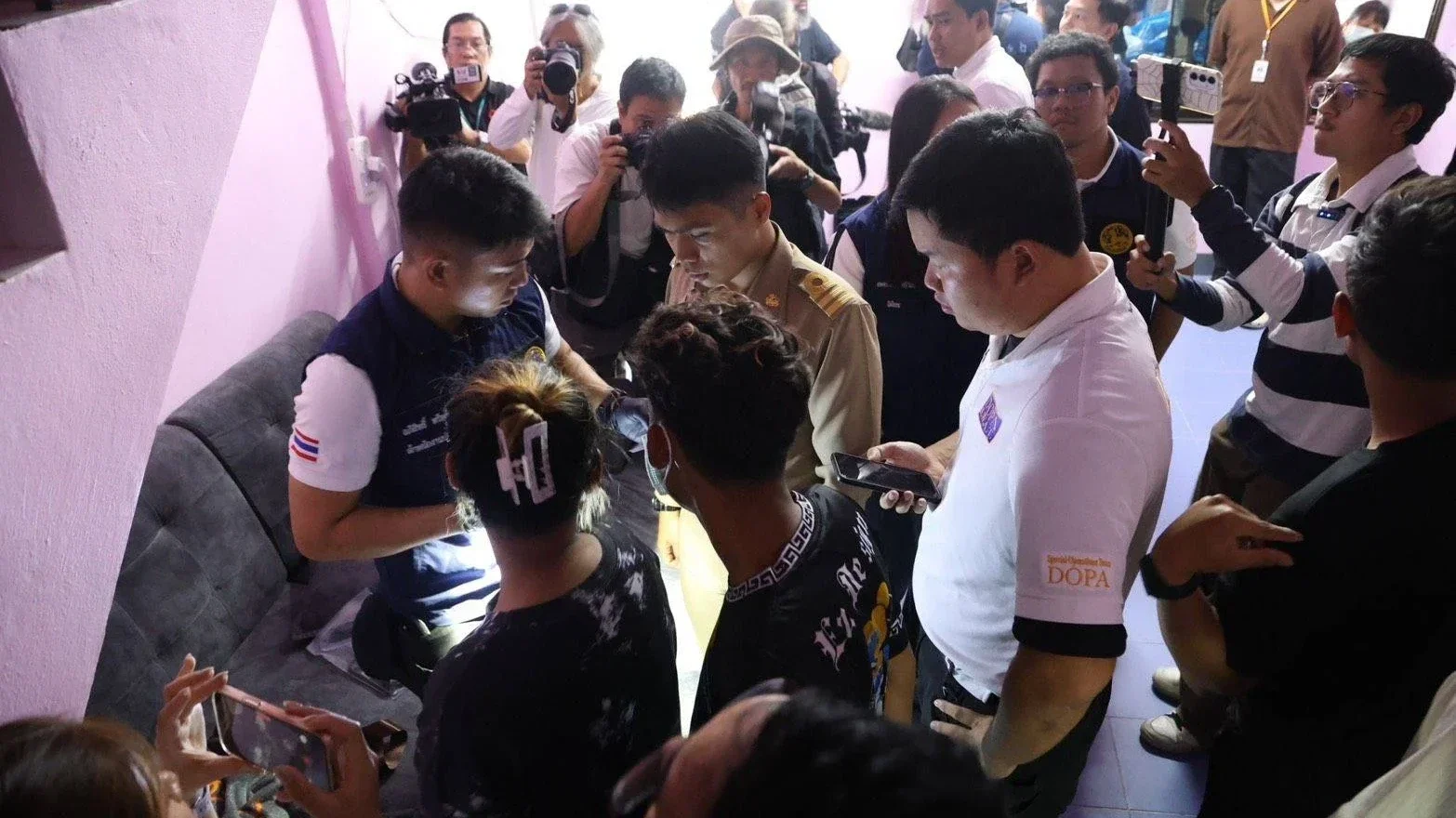 มท.4 "วรศิษฎ์" ช่วย 6 ชาวเมียนมา พ้นเหยื่อค้ามนุษย์เด็ก !!