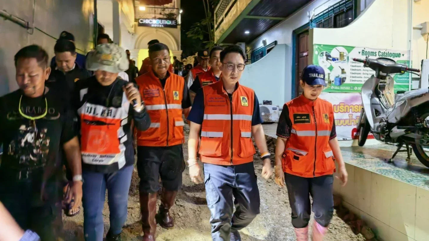 มท.4 ลงพื้นที่ป่าตอง ติดตามสถานการณ์ดินสไลด์