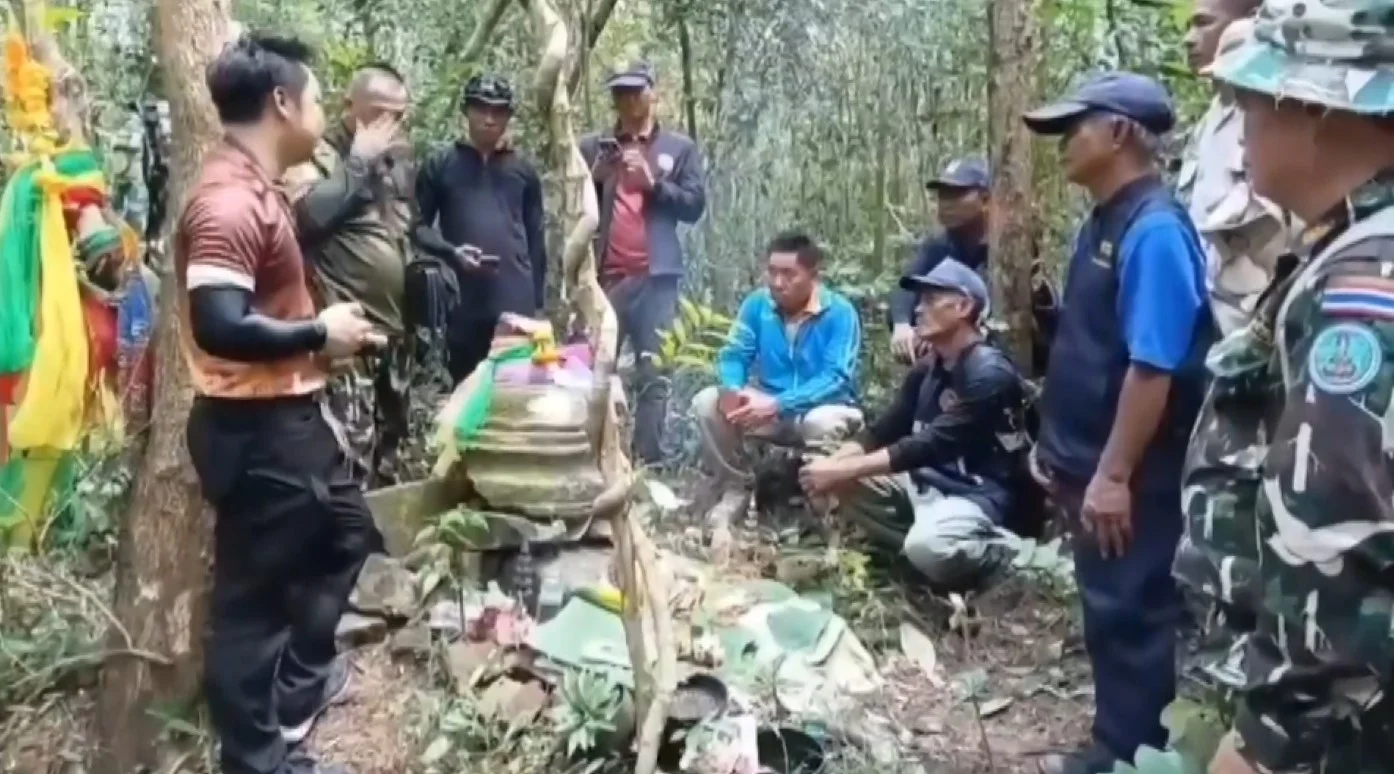 พบซากอิฐ–บัวยอดหินทราย กลางป่าพนมดงรัก