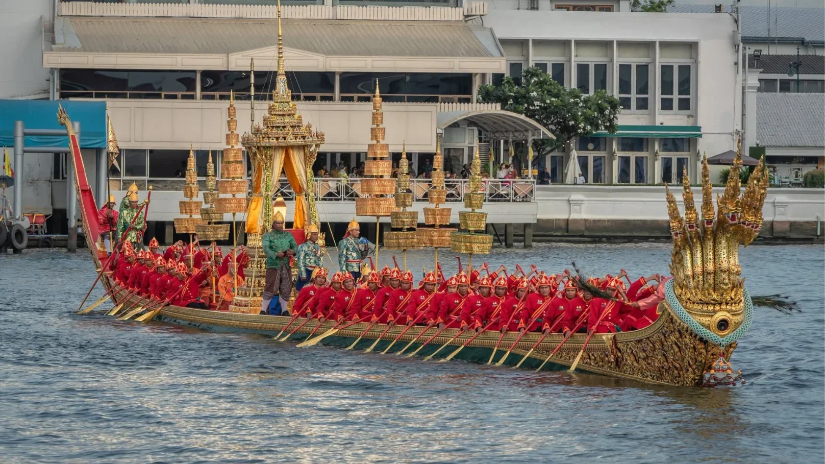 ตระการตาธาราบารมี ขบวนพยุหยาตราทางชลมารค พ.ศ. ๒๕๖๙ มรดกแห่งสยามสืบสานพระราชศรัทธาถวายผ้าพระกฐิน