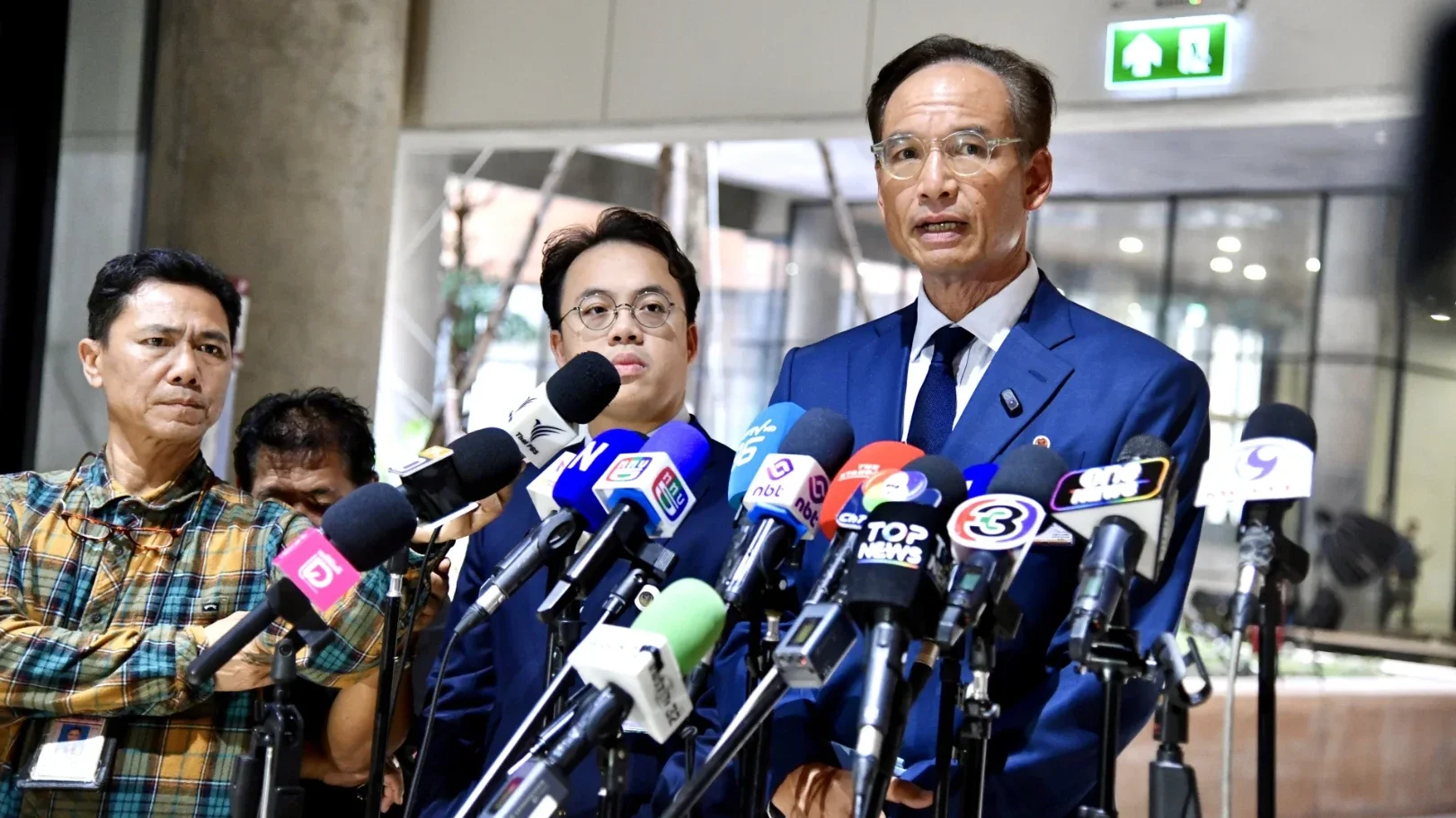 "กรณ์" จี้ รัฐบาลทบทวนโครงการโซลาร์ภาคประชาชน
