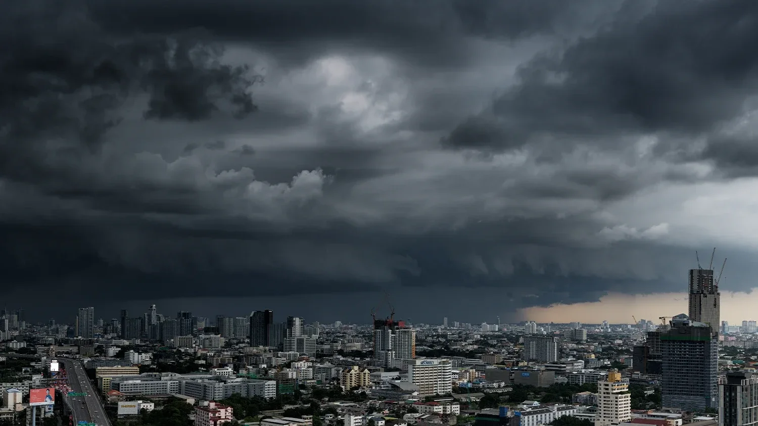 กรมอุตุฯ เตือน 4 จังหวัดภาคใต้ฝนตกหนัก กทม.มีฝน 60%
