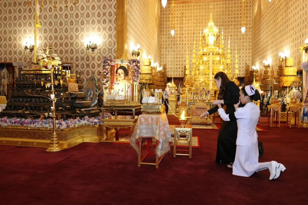 เมื่อวันที่ ๕ พฤษภาคม ๒๕๖๙ เจ้าฟ้าจุฬาภรณวลัยลักษณ์  เสด็จแทนพระองค์ ไปในพิธีบําเพ็ญกุศลทักษิณานุปทาน (กงเต๊ก) ถวายพระบรมศพ  พระบรมราชชนนีพันปีหลวง