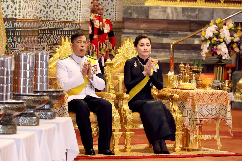 วันนี้ (๔ พฤษภาคม ๒๕๖๙) ในหลวง-พระราชินี เสด็จฯ ไปในการพระราชพิธีฉัตรมงคล พุทธศักราช ๒๕๖๙ ณ พระที่นั่งอมรินทรวินิจฉัย พระบรมมหาราชวัง