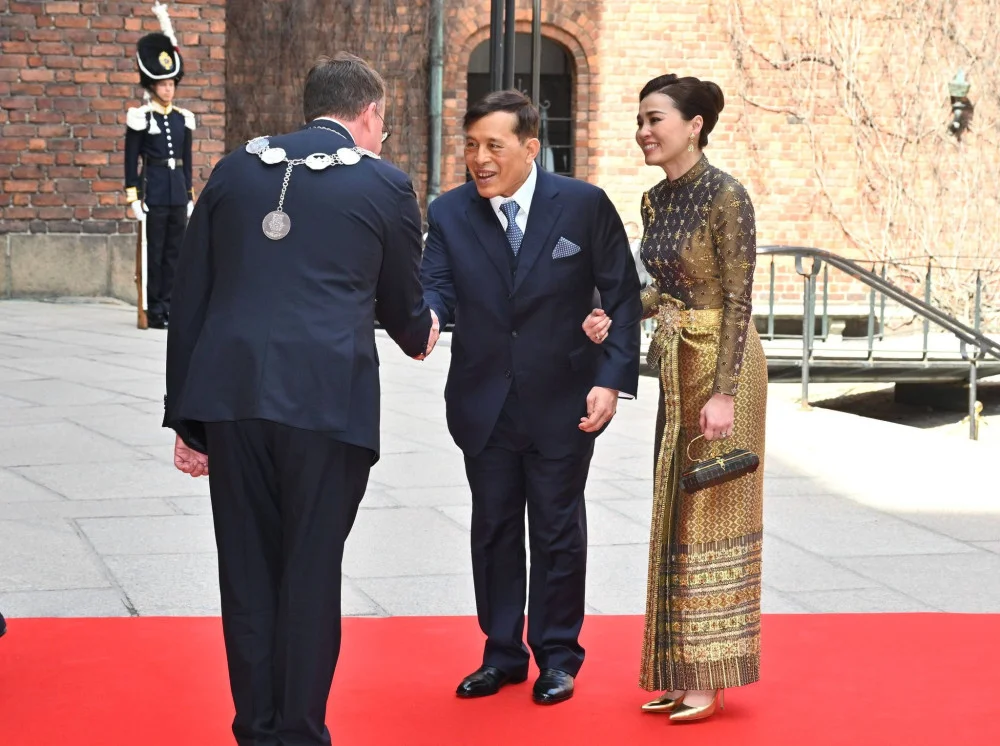 พระมหากษัตริย์ และสมาชิกพระราชวงศ์ต่างประเทศ ร่วมเสด็จออกครั้งนี้ ณ ศาลาว่าการกรุงสตอกโฮล์ม ราชอาณาจักรสวีเดน