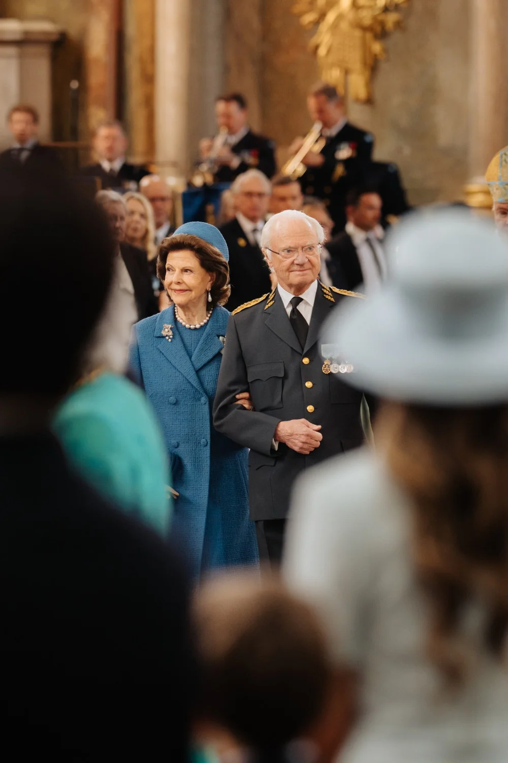 การจัดที่ประทับหรือที่นั่งแถวหน้าสําหรับพระราชอาคันตุกะ ในพิธีทางศาสนาวันเฉลิมพระชนมพรรษา 80 พรรษา สมเด็จพระราชาธิบดีคาร์ลที่ 16 กุสตาฟแห่งสวีเดน