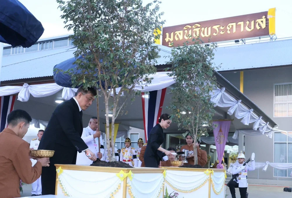 ในหลวง-พระราชินี ทรงเปิดอาคารมูลนิธิพระดาบส และโรงเรียนแห่งใหม่ สืบสานแนวพระราชดําริ