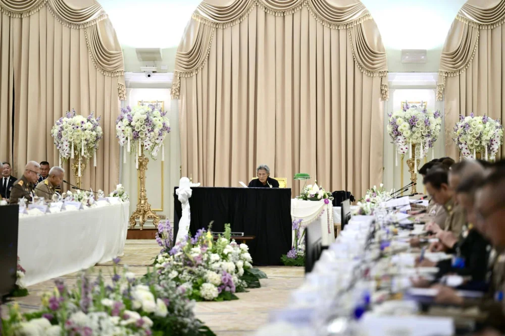 กรมสมเด็จพระเทพรัตนราชสุดาฯ เสด็จพระราชดําเนินไปในการทรงเป็นประธานการประชุม คณะกรรมการอํานวยการจัดงานพระราชพิธีถวายพระเพลิงพระบรมศพ
