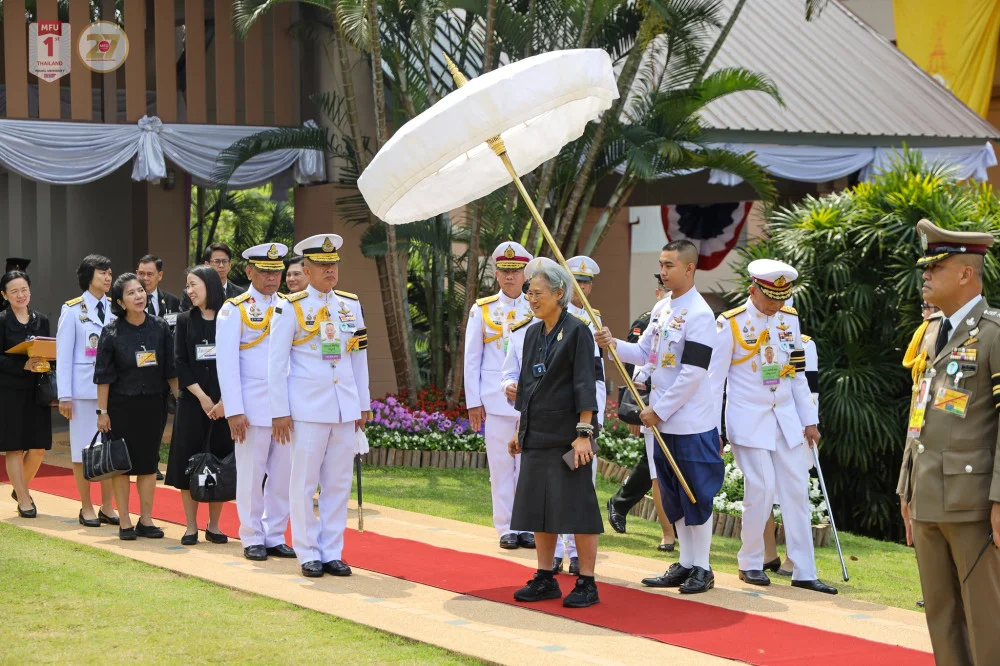 กรมสมเด็จพระเทพรัตนราชสุดาฯ เสด็จ  พระราชทานปริญญาบัตร มหาวิทยาลัยแม่ฟ้าหลวง ประจําปีการศึกษา 2567 นักศึกษาขับร้องเพลง "ใต้แสงพระเมตตานิรันดร์"