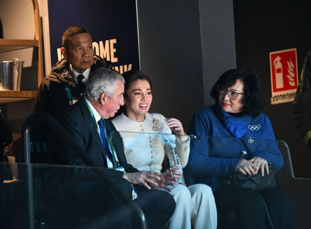 พระบรมราชินี  เสด็จพระราชดําเนินไปในการทอดพระเนตรการแข่งขันฮอกกี้น้ํา ในมหกรรมการแข่งขันกีฬาโอลิมปิกฤดูหนาว มิลาน คอร์ติน่า 2026