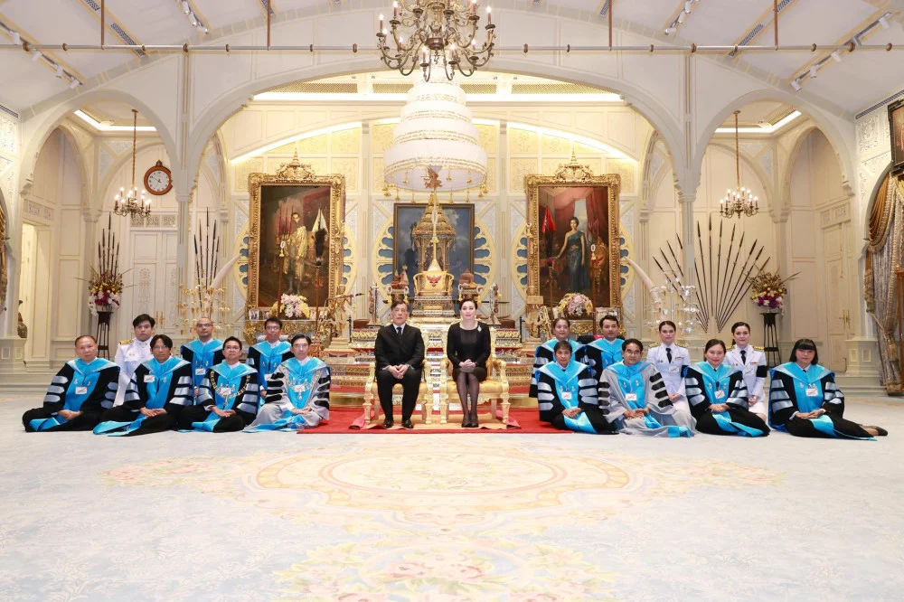 สมเด็จพระนางเจ้า ฯ พระบรมราชินี ทรงเป็นแบบอย่างในการออกกําลังกายและการเล่นกีฬา