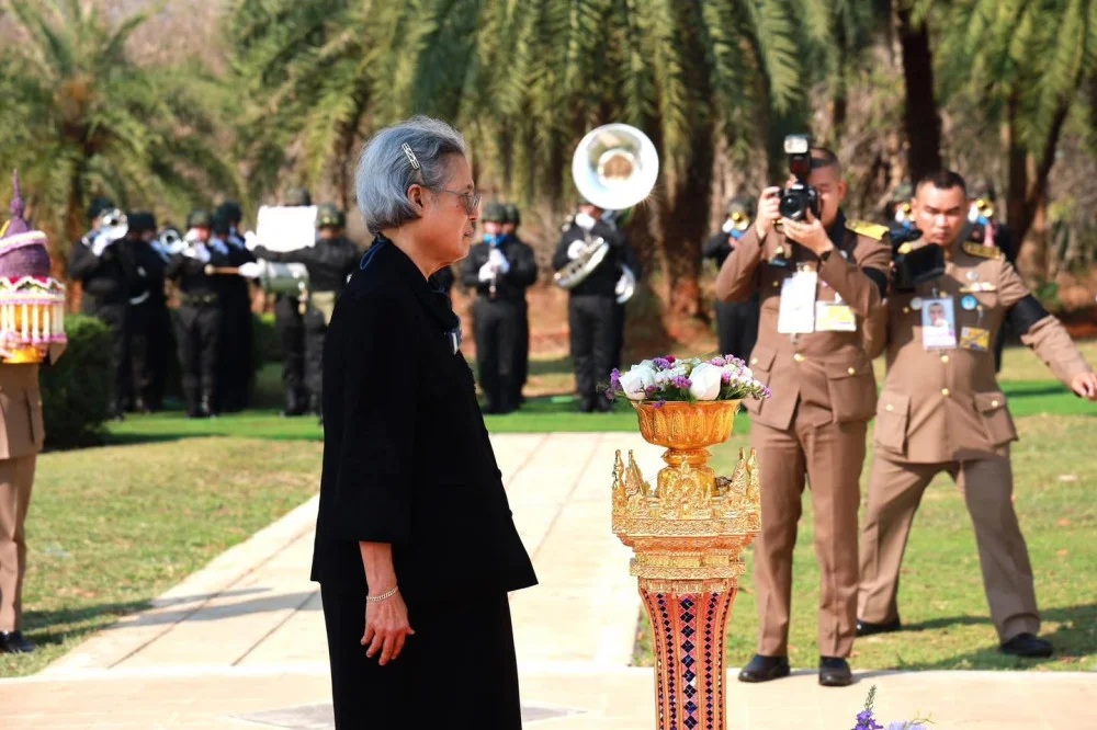 ทรงเปิดพระอนุสาวรีย์ "สมเด็จพระเจ้าบรมวงศ์เธอ เจ้าฟ้ากัลยาณิวัฒนา กรมพระนราธิวาสราชนครินทร์" ณ สวนแม่ - สวนลูก วิทยาลัยเกษตรและเทคโนโลยีกาญจนบุรี