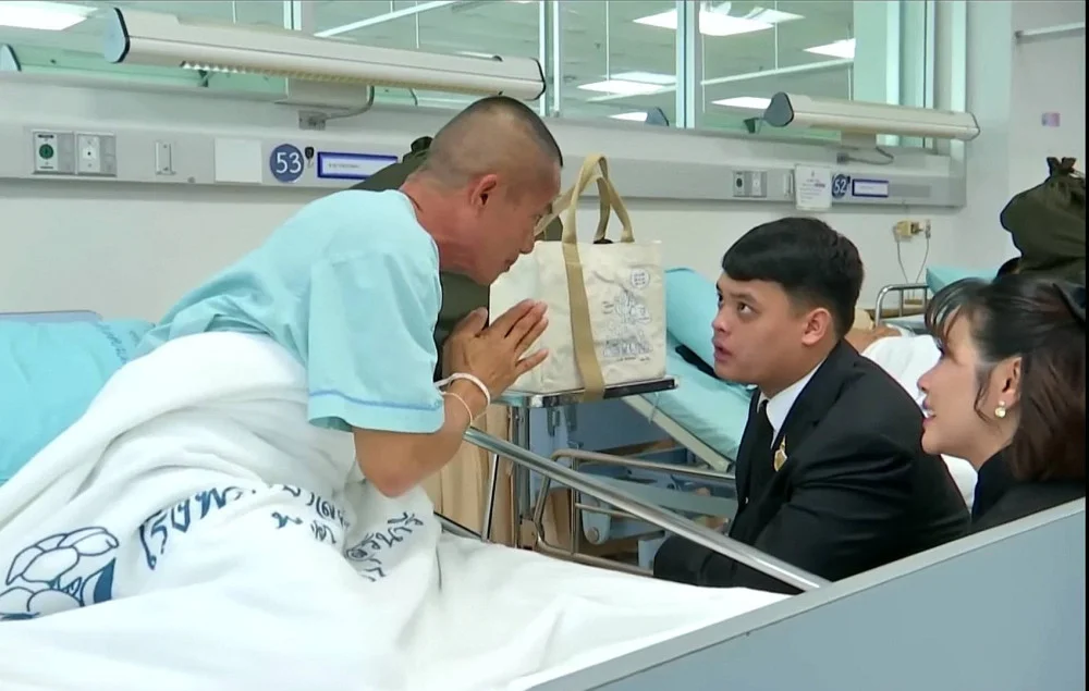 วันเสาร์​ที่ ๒๐ ธันวาคม​ ๒๕๖​๘  เจ้าฟ้าทีปังกรรัศมีโชติ ทรงเยี่ยม​ทหาร​ที่ได้​รับบาดเจ็บ​จากราชการสนาม ในสถานการณ์​ชายแดน​ไทย​กัมพูชา​