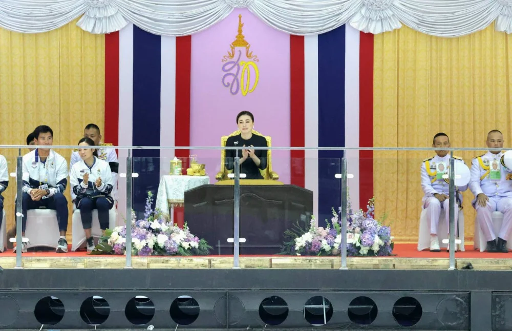 วันที่ ๑๙ ธันวาคม ๒๕๖๘ เวลา ๑๒.๔๕ น. สมเด็จพระนางเจ้า ฯ พระบรมราชินี เสด็จพระราชดําเนิน ไปทอดพระเนตรการแข่งขันกีฬาฮอกกี้น้ําแข็ง รอบชิงชนะเลิศ