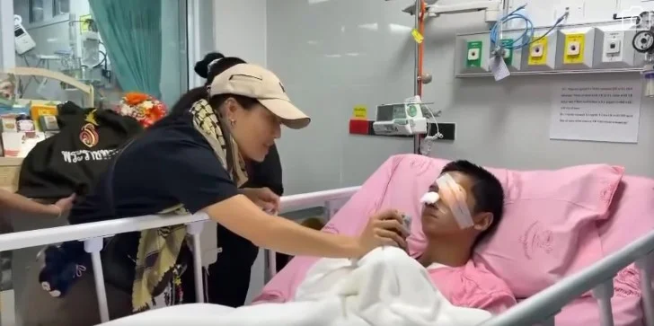 สมเด็จพระเจ้าลูกเธอ เจ้าฟ้าสิริวัณณวรี นารีรัตนราชกัญญา เสด็จไปทรงมอบสิ่งพระราชทานและเยี่ยมทหาร ที่ได้รับบาดเจ็บจากสถานการณ์ชายแดนไทย