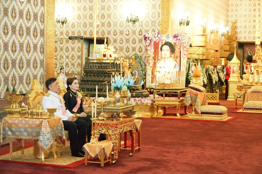 ในหลวง-พระราชินี ทรงบําเพ็ญพระราชกุศล  ปัญญาสมวาร (๕๐ วัน) ถวายพระบรมศพ “พระพันปีหลวง”