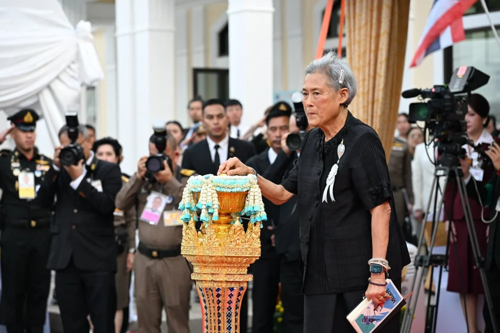 วันพฤหัสบดีที่ 11 ธันวาคม 2568 กรมสมเด็จพระเทพรัตนราชสุดาฯ เสด็จพระราชดําเนินไปทรงเปิดงานกาชาดประจําปี 2568
