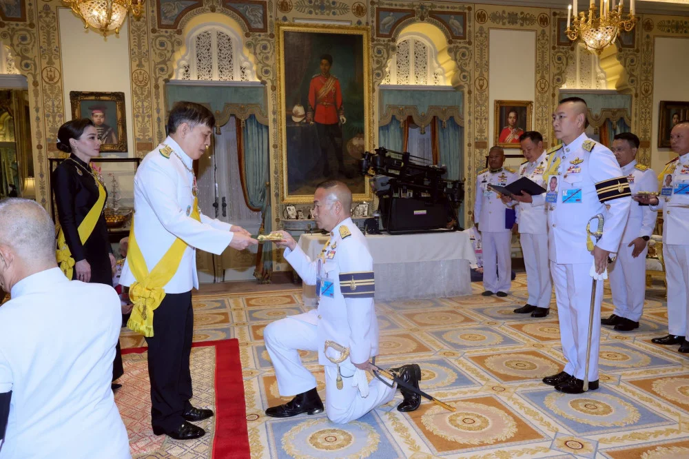 วันนี้ ๕ ธันวาคม ๒๕๖๘ พระบาทสมเด็จพระเจ้าอยู่หัว และสมเด็จพระนางเจ้า ฯ พระบรมราชินี เสด็จออก ณ พระที่นั่งอัมพรสถาน พระราชวังดุสิต พระราชทานพระบรมราชวโรกาส
