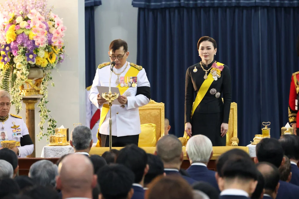 วันนี้ ๕ ธันวาคม ๒๕๖๘ พระบาทสมเด็จพระเจ้าอยู่หัว และสมเด็จพระนางเจ้า ฯ พระบรมราชินี พระราชทานพระบรมราโชวาท เพื่อความเป็นสิริมงคล ในโอกาสเข้าร่วมการแข่งขันกีฬาซีเกมส์ ครั้งที่ ๓๓