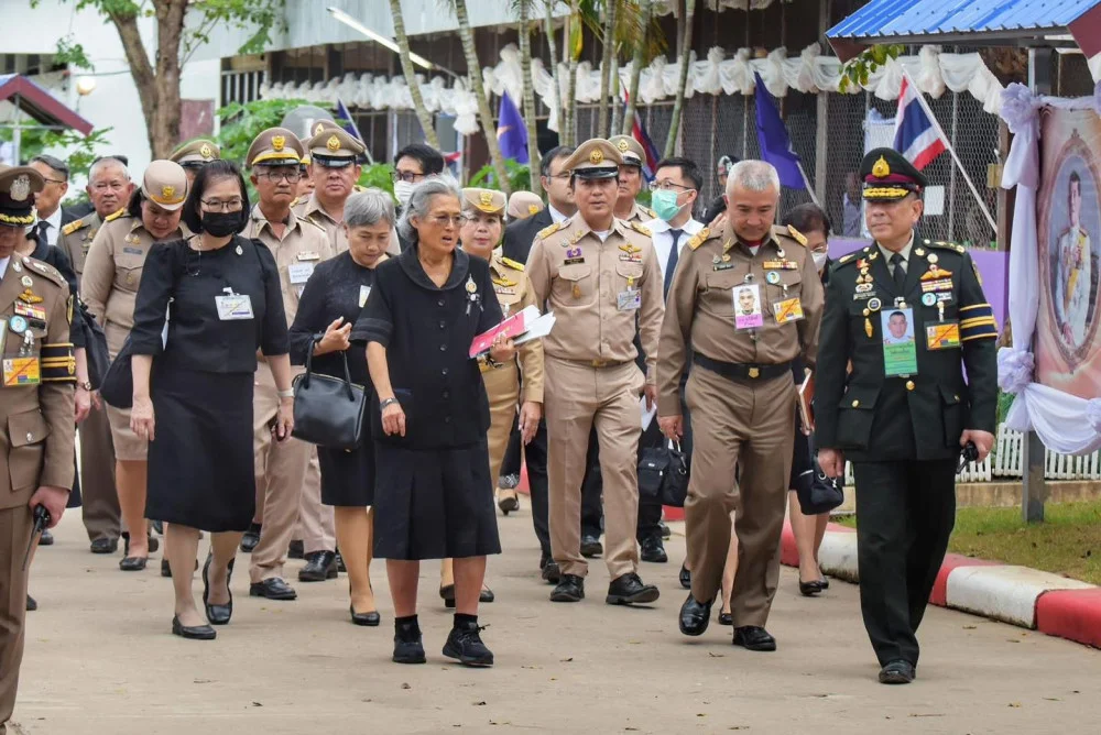 กรมสมเด็จพระเทพรัตนราชสุดา ฯ  เสด็จพระราชดําเนินไปทรงเยี่ยมและทอดพระเนตรความก้าวหน้าการดําเนินงานโครงการพระราชดําริ