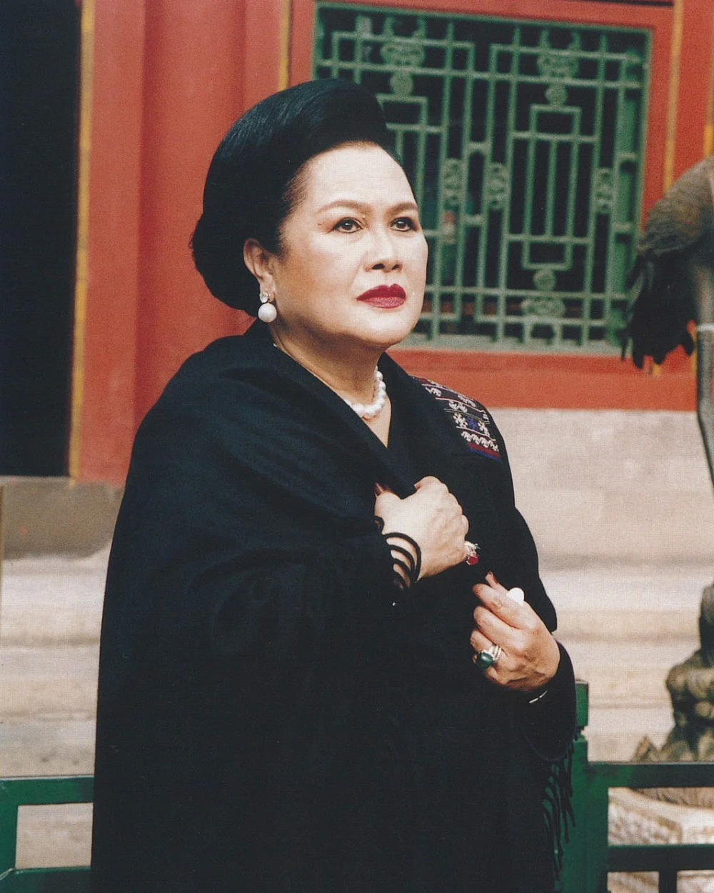 ในวันที่ 19 ตุลาคม พุทธศักราช 2543 พระบรมราชินีนาถ พระบรมราชชนนีพันปีหลวง เสด็จฯ ไปทอดพระเนตรพระราชวังฤดูร้อน ณ สาธารณรัฐประชาชนจีน