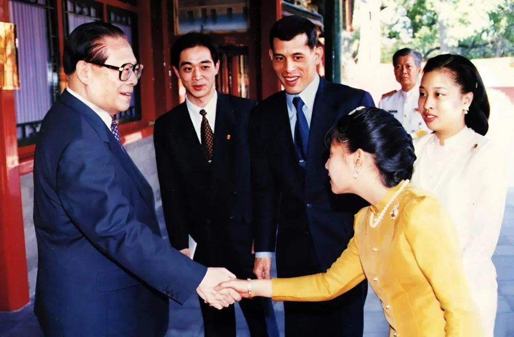 เสด็จพระราชดําเนินเยือนสาธารณรัฐประชาชนจีนอย่างเป็นทางการระหว่างวันที่ 22-28 พฤษภาคม 2541 