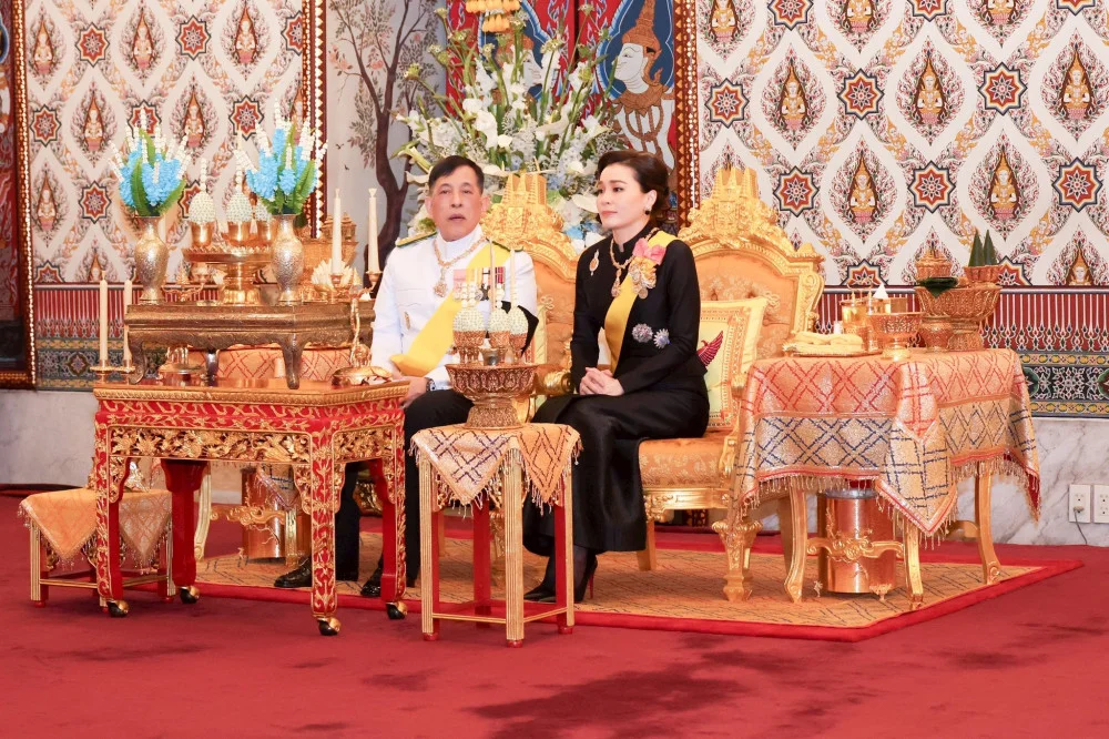 ในหลวง - พระราชินี เสด็จ ฯ ไปทรงบําเพ็ญพระราชกุศลปัณรสมวาร (๑๕ วัน) ถวายพระบรมศพ